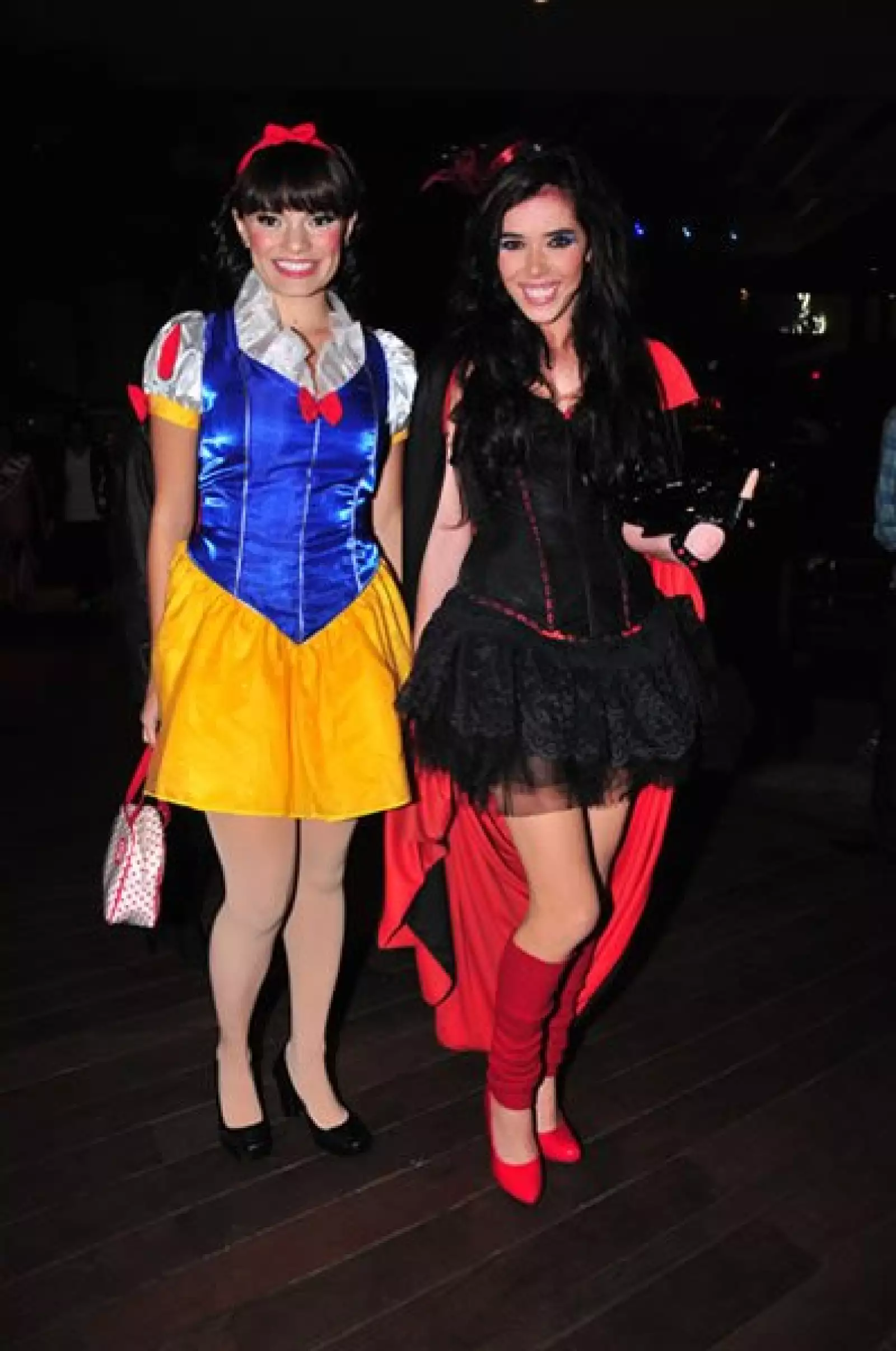 Fernanda Medrano con un disfraz de Blanca Nieves y Daniela Ibañez.