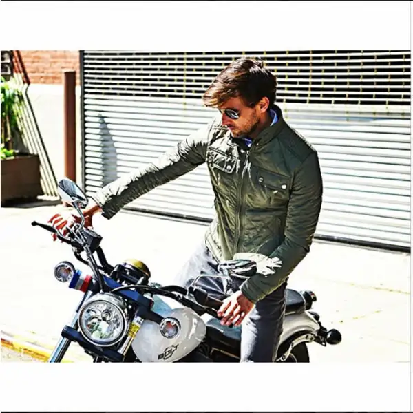 El modelo y prometido de Olivia Palermo, Johannes Huebl, nunca pierde el estilo.