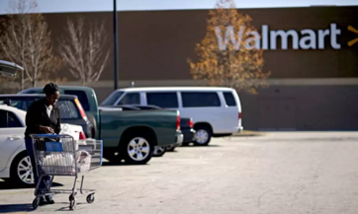 Los protestantes pidieron a Walmart que ponga a las familias por encima de las ganancias. (Foto: AP)