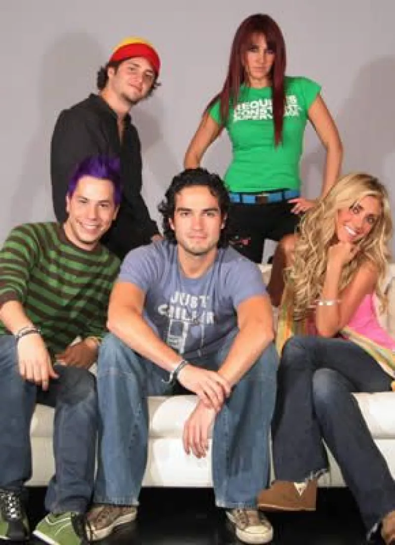 El avión en el que viajaba la agrupación tuvo problemas en el motor.