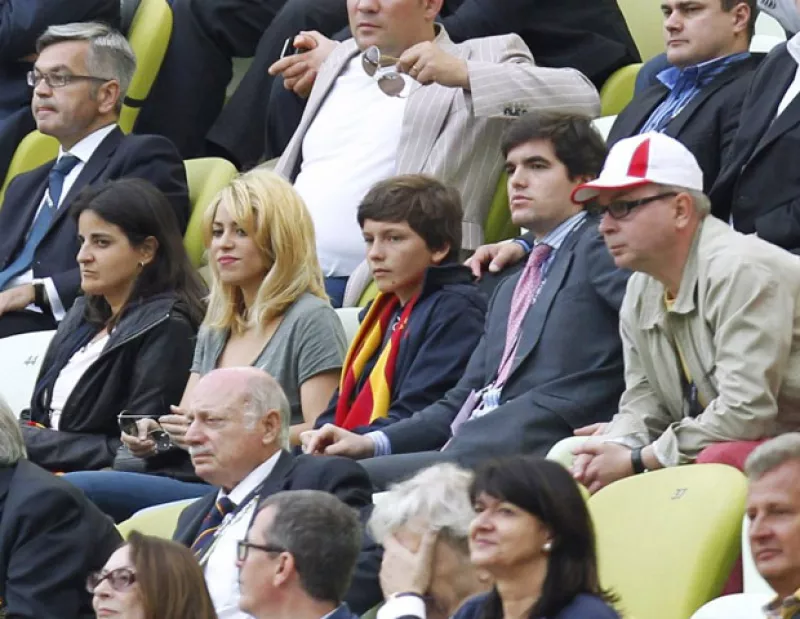 La cantante colombiana aprovechó su cuenta de Twitter para escribir acerca de la final de la Eurocopa y así decir lo feliz que está por el triunfo de España.