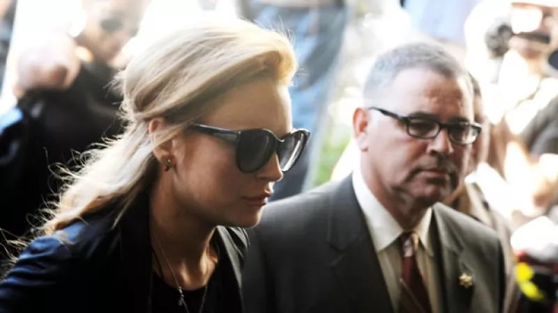 Lindsay Lohan acude con un juez