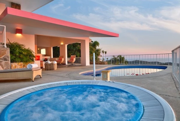 Las-Brisas-Acapulco-Master-Suite-Jacuzzi
