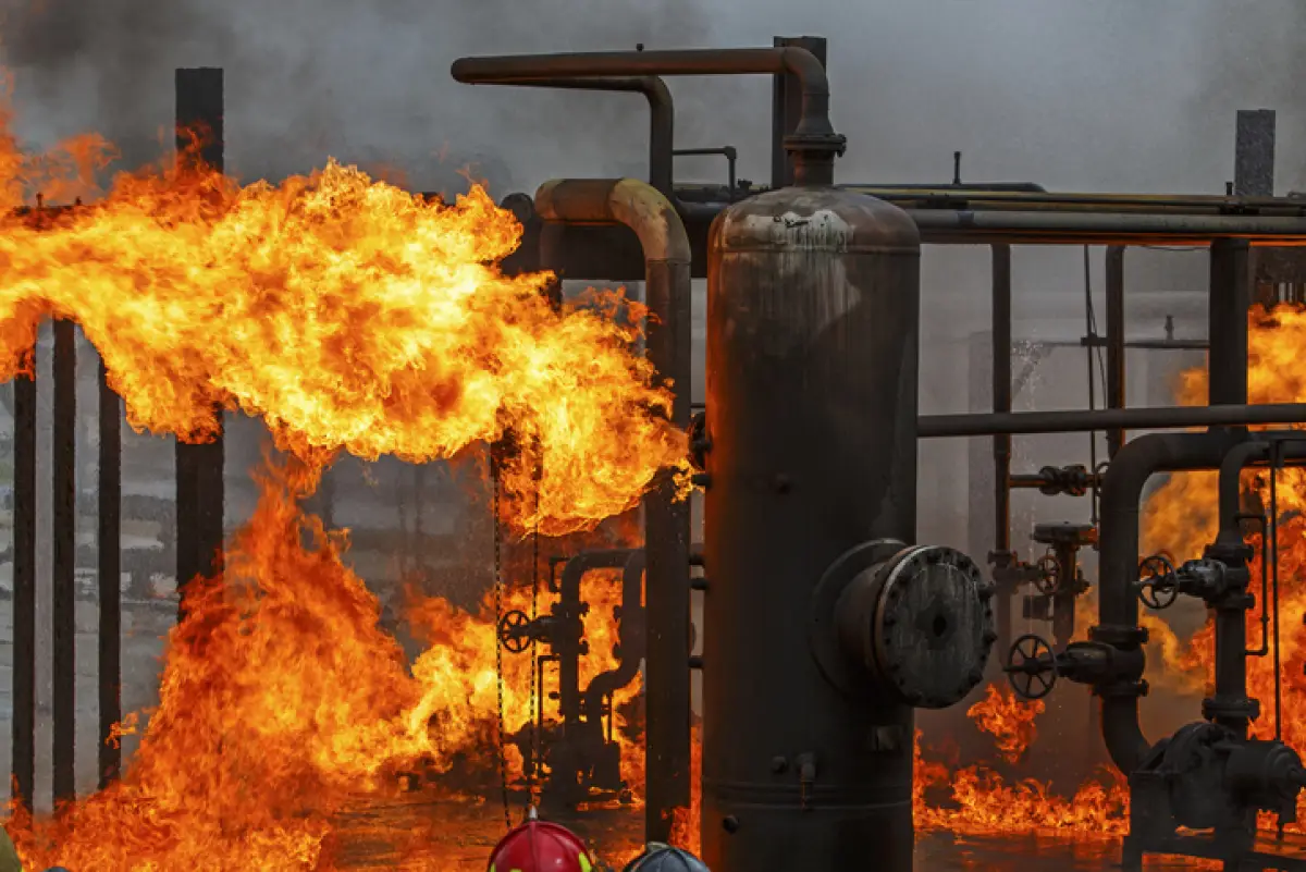 incendio en refineria