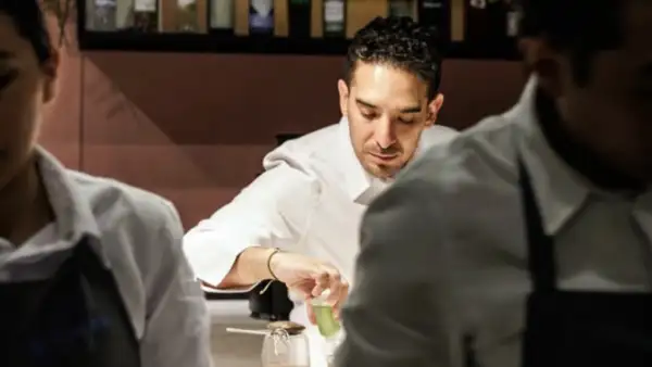 El chef Oswaldo Olivia de Lorea presenta el menú "El Quinto Cuarto"