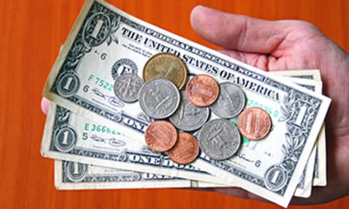 El dólar se adquiere en un mínimo de 12.41 pesos. (Foto: Getty Images)