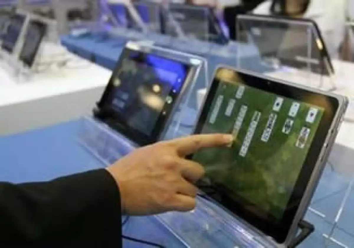 Ultrabook, de la firma Asus con procesador Intel, costará menos de 1,000 dólares, y saldrá en Navidad. (Foto: Reuters)