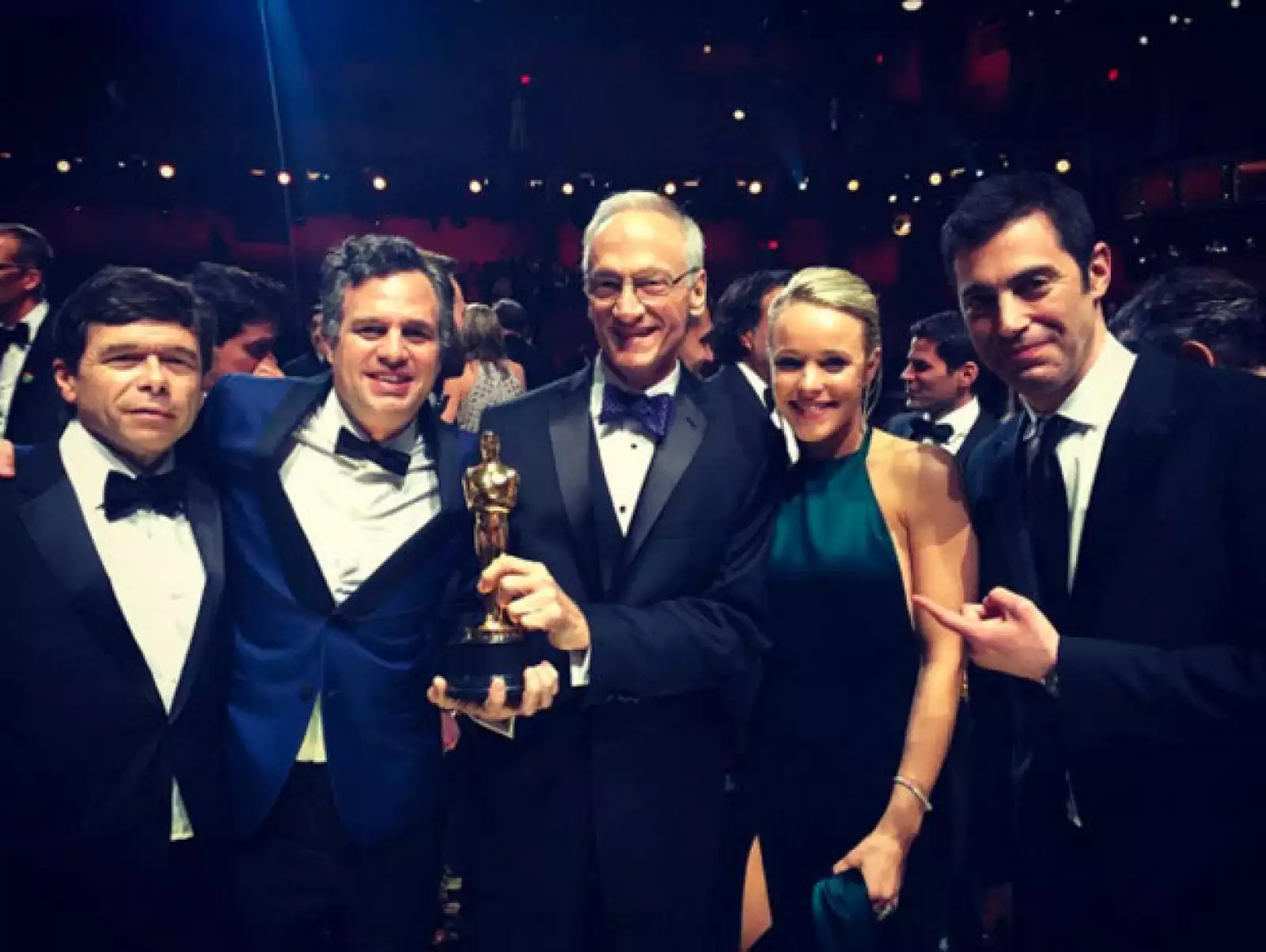 Por su parte Isaac Liev Schreiber también mostró un poco de los Oscar desde su perfil de Instagram.