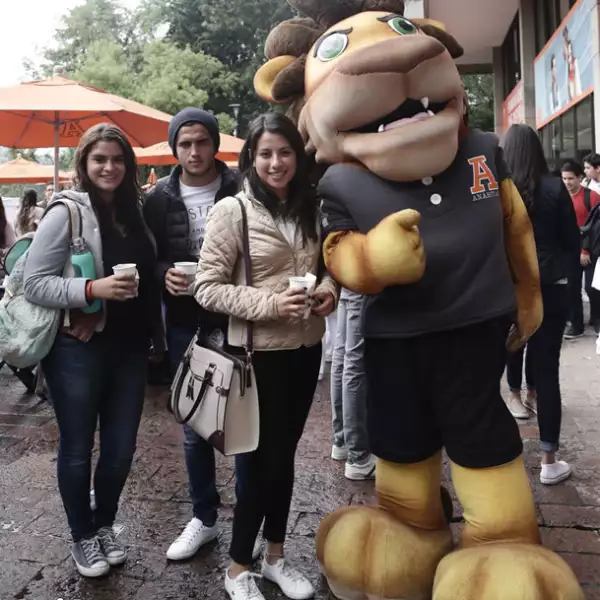 Andrea Hernández ,Luis Rangel y Gabriela Custodios