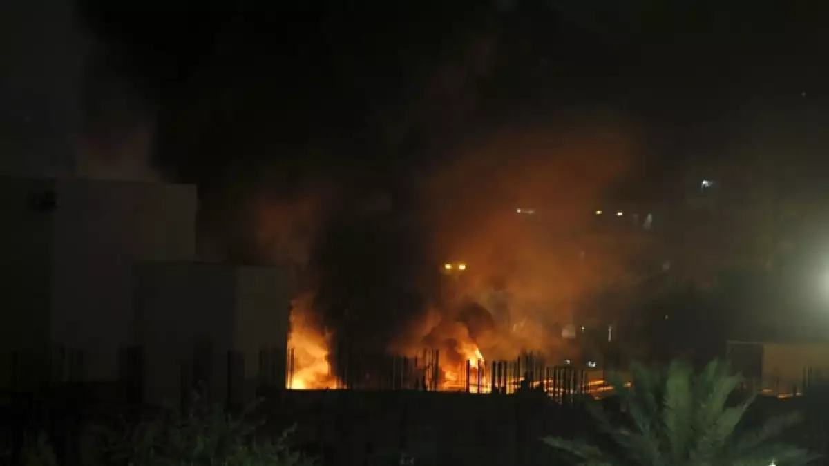 Uno de los hoteles bombardeados en Bagdad por ataques de coches bomba