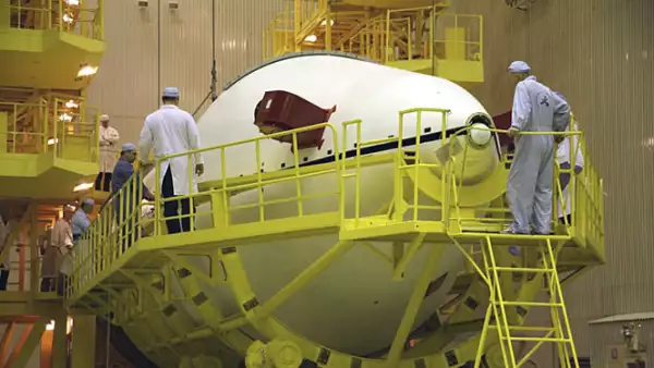 El costo de fabricación del satélite fue de 300 mdd y el de lanzamiento fue de 90 mdd.