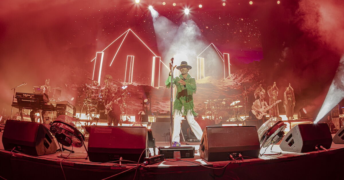 Jamiroquai regresa a CDMX después de ocho años y convierte la Arena en una pista de baile