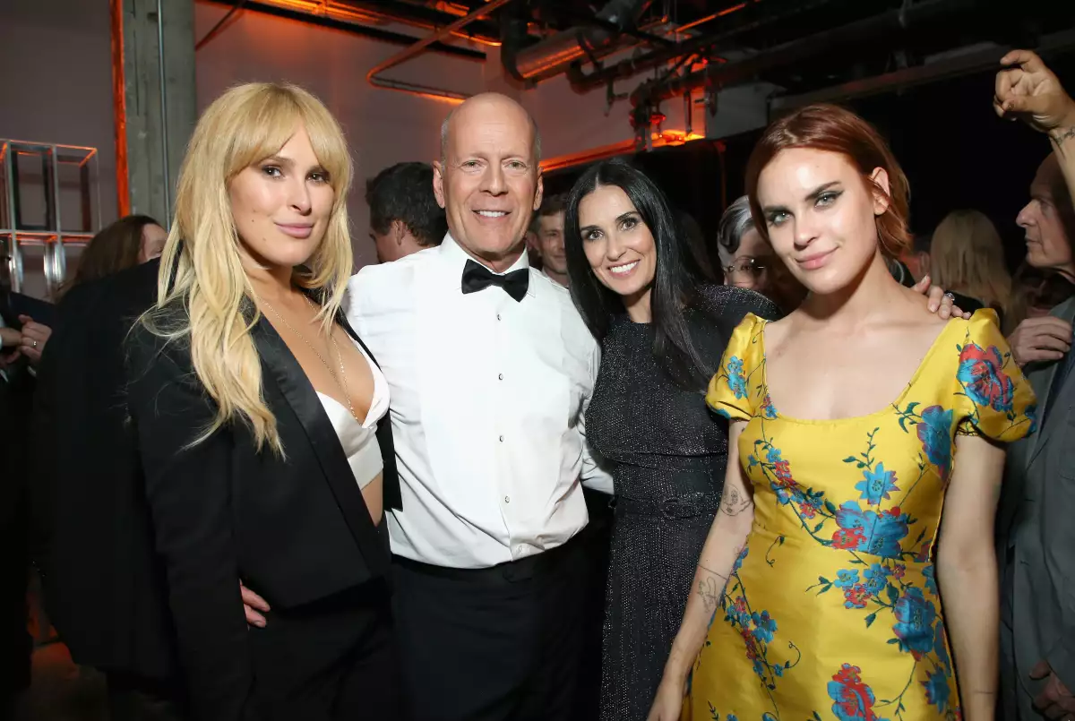 Demi Moore y Bruce Willis estuvieron casados de 1987 al 2000, y siempre mantuvieron una relación de amistad cercana.