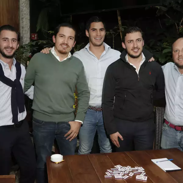 jugada de dominó por la fundación Ayuda y Solidaridad con las niñas IAP