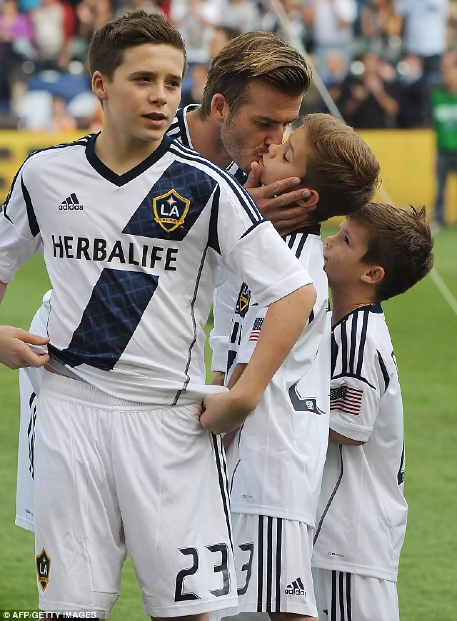 Para los pequeños Brooklyn, Romeo, Cruz, el triunfo de su padre también fue el suyo.