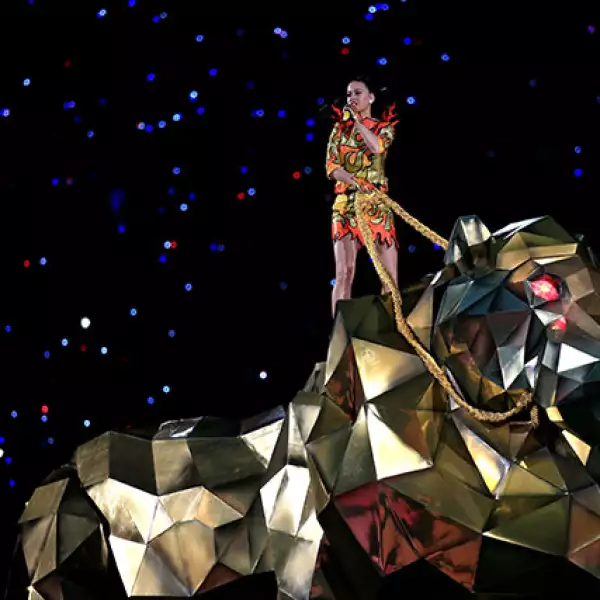Katy Perry durante el medio tiempo del Super Bowl
