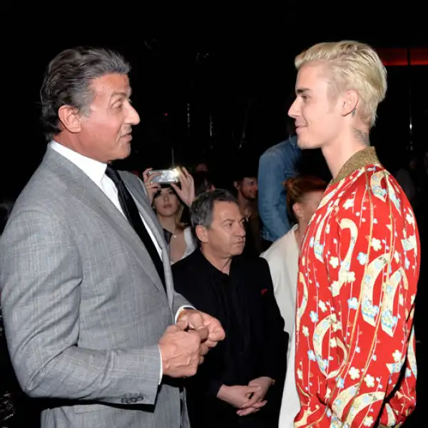 Justin se tomó un tiempo para saludar a Rocky.