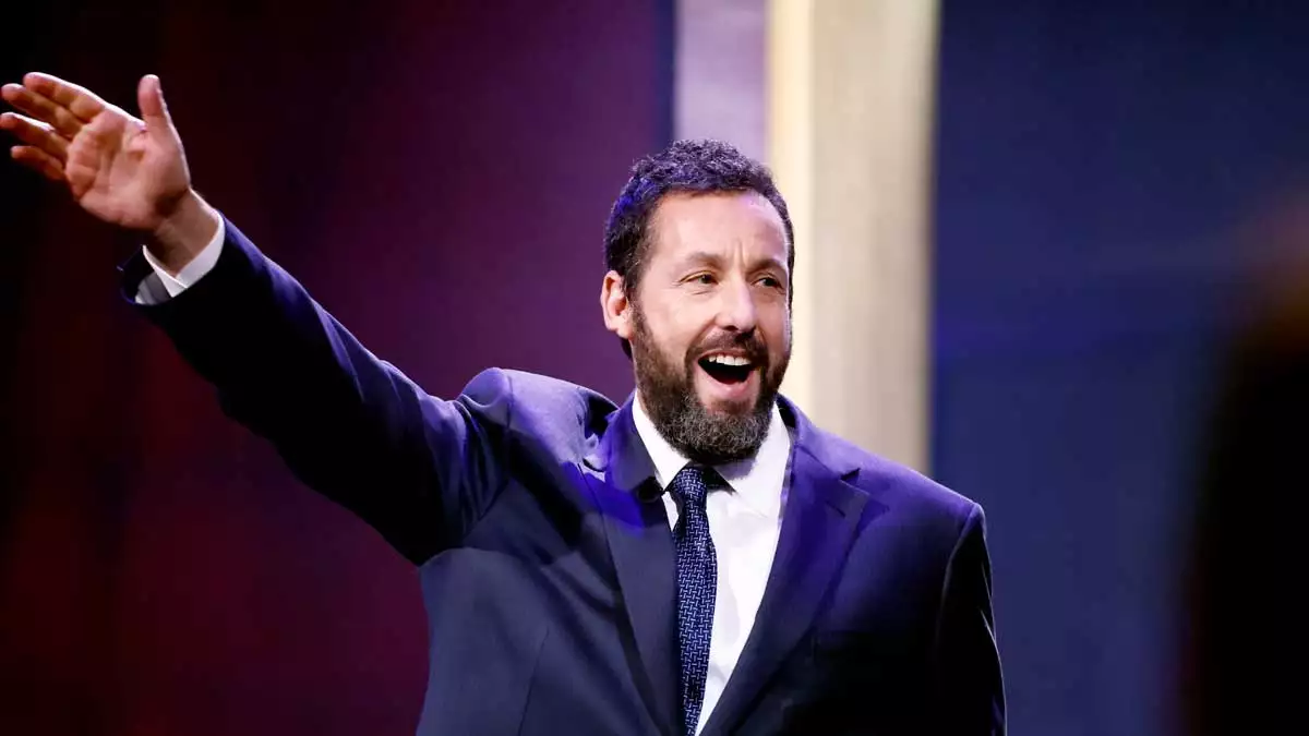 Adam Sandler es el más swiftie en la premiere de The Eras Tour.