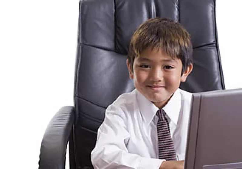 La simulación de estudios y trabajo permite a los niños asimilar mejor las acciones y retos al crecer, advierte la especialista.  (Foto: Photos To Go)