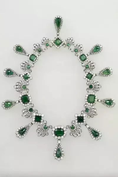 Joyas robadas del museo del Louvre en octubre de 2025