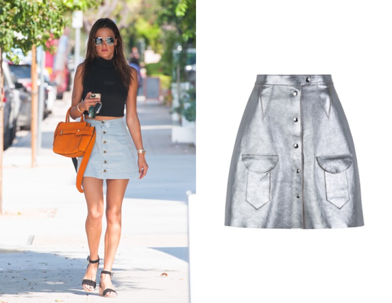 Una de nuestras piezas favoritas que presume este trend es la falda metálica de Bimba y Lola.