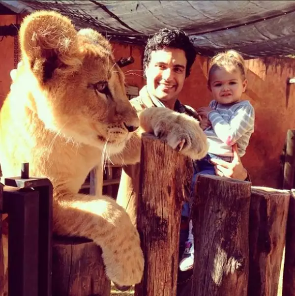 Jaime Camil es un padre entregado con Elena.