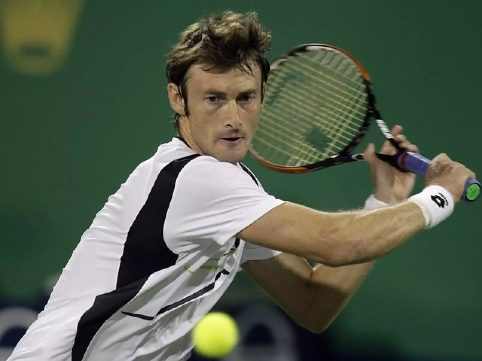 Juan Carlos Ferrero, también español, es el número 22 mundial. Fanático del futbol, en particular del Real Madrid, llegó a ser número uno del mundo en 2003.