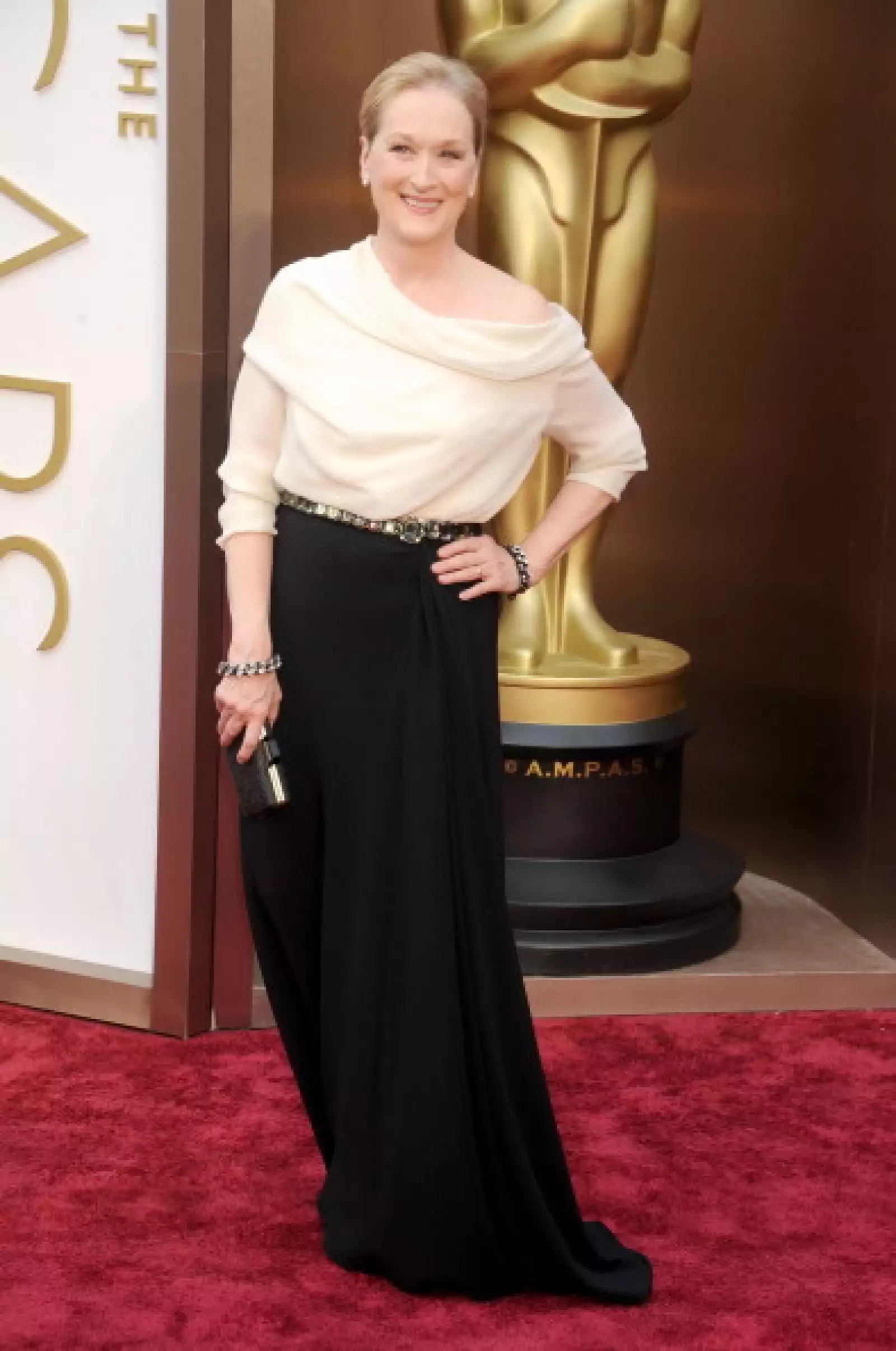 2014: En los premios Oscar número 86, la actriz volvió a vestir Lanvin. Con un diseño elegante, en color hueso y negro, Meryl no sólo presumió su figura, sino también su impecable estilo.
