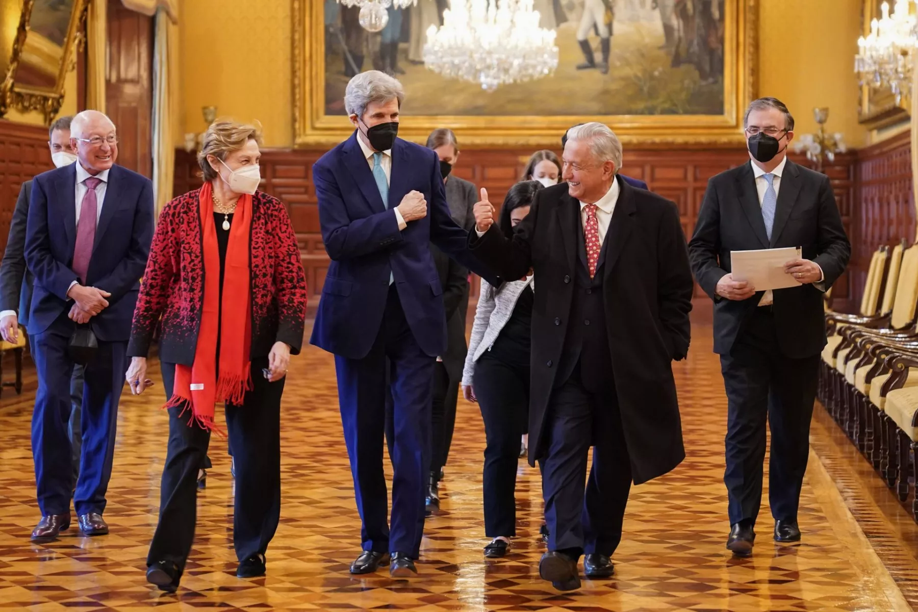 John Kerry, enviado especial presidencial para el Clima de Estados Unidos, y Andrés Manuel López Obrador, Presidente de México, se reunieron en Palacio Nacional.