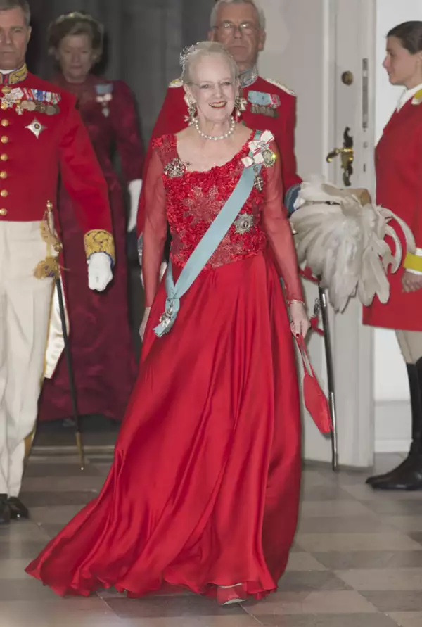 La entrada de Margarita II al banquete en su honor.