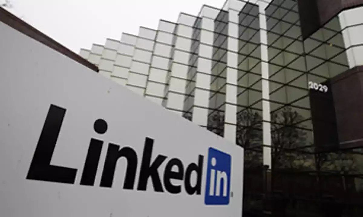 LinkedIn es una red social profesional que permite la interacción entre empleadores y profesionistas que buscan empleo. (Foto: Archivo)