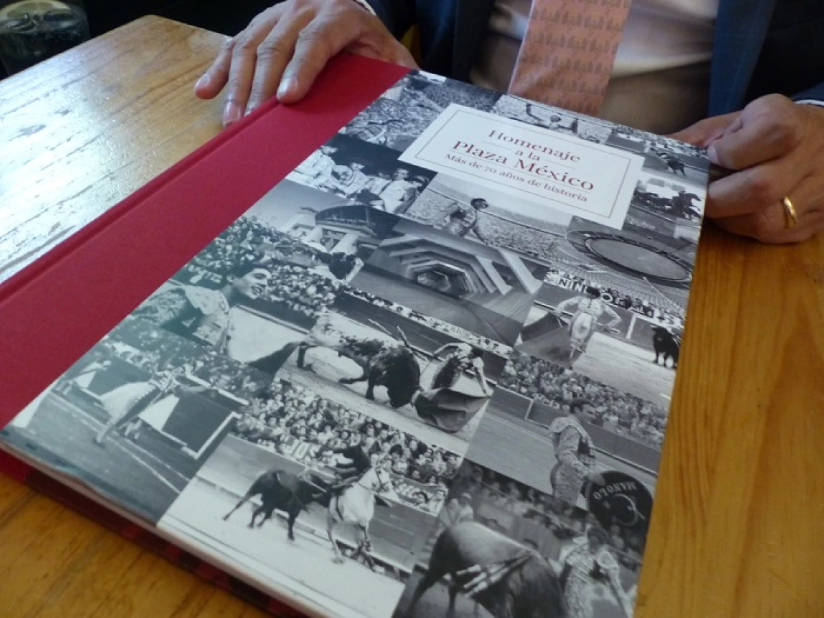 Libro homenaje a la Plaza de Toros México