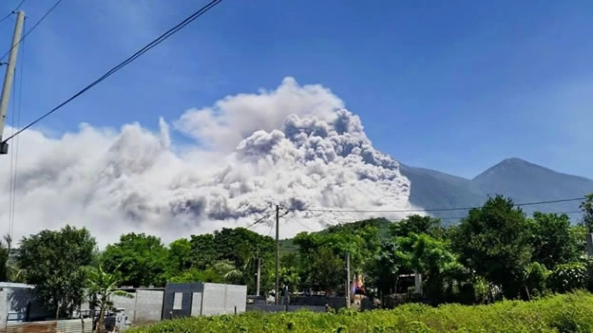 Las autoridades mexicanas están alerta ante la erupción del volcán Fuego, localizado en la frontera sur del país