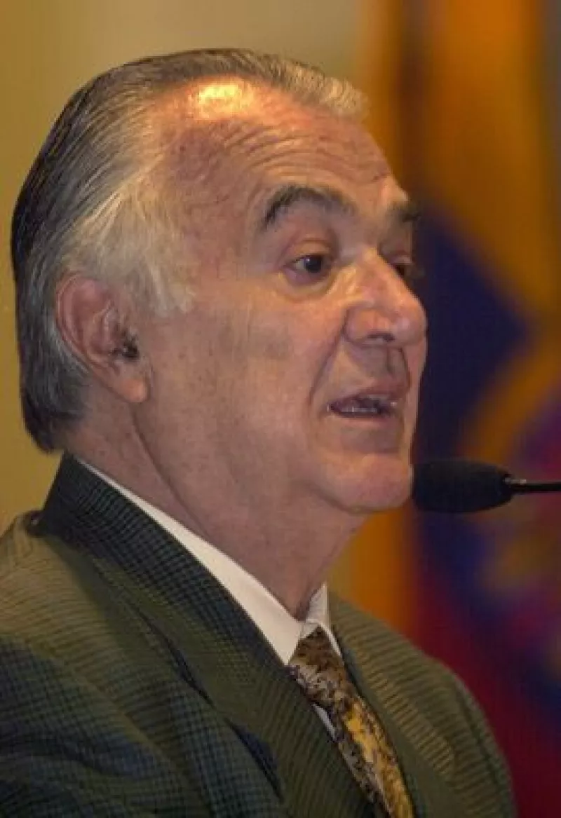 El ex presidente de México fue internado ayer por la noche de urgencia en el Hospital Central Militar por presentar un cuadro clínico grave de enfisema pulmonar.