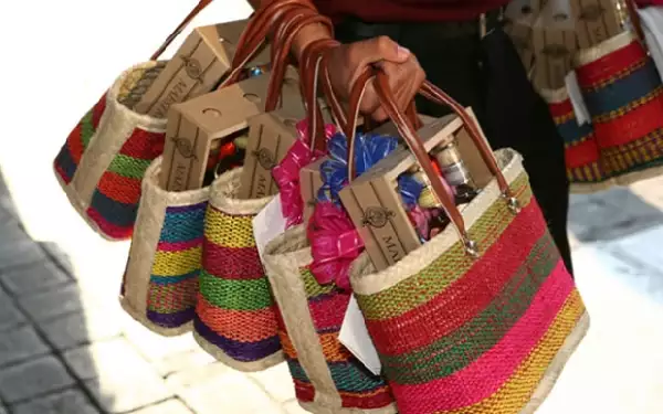 Cientos de bolsas iguales a estas fueron depositadas en una camioneta que iría con rumbo a Centro Carso.