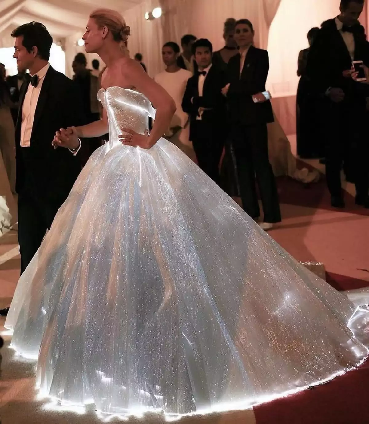 Claire Danes Met Gala 2016.jpg