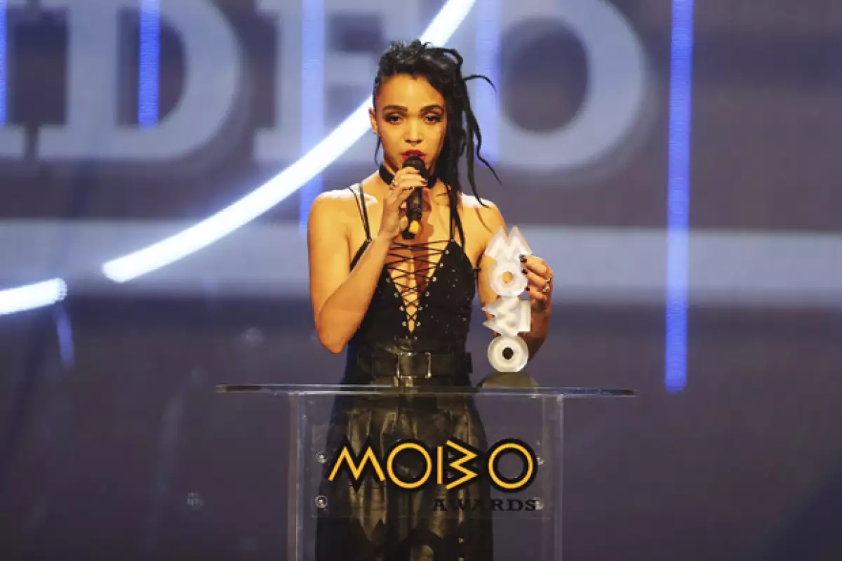 FKA Twigs recibió el premio a Mejor Video durante los MOBO Awards.