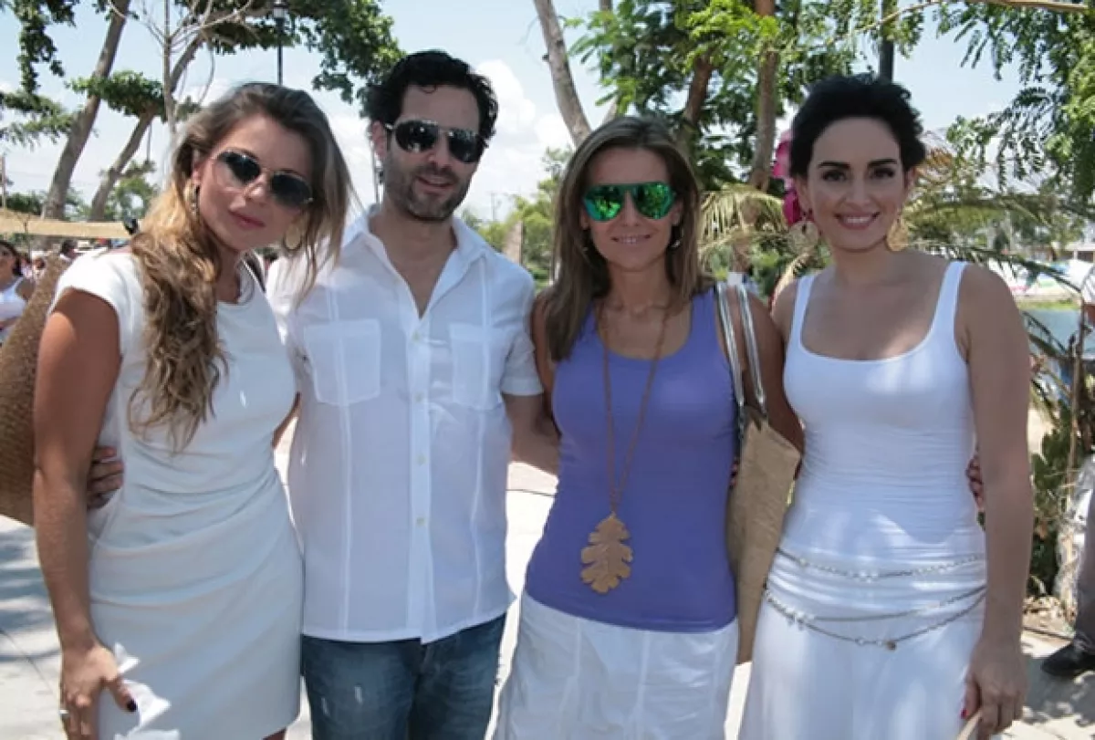 Ludwika Paleta, Emiliano Salinas, Dominika y Ana de la Reguera.