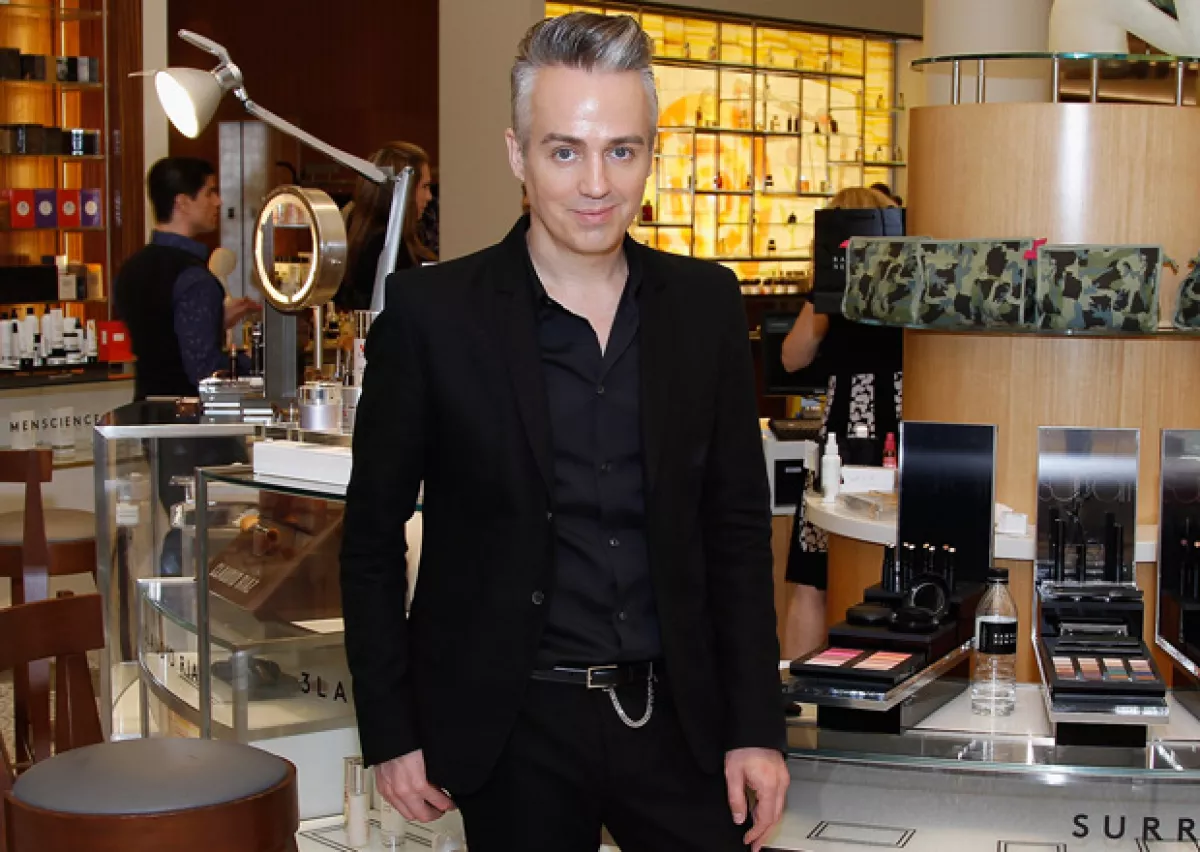 Troy Surratt, estilista personal de Uma Thurman ha desmentido indirectamente que la actriz haya recurrido a una cirugía recientemente. ¿Le creemos?