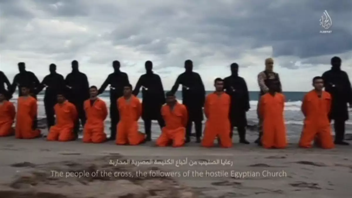 El grupo militante ISIS difundió un video en el que mostró la decapitación de más de 20 egipcios en Libia