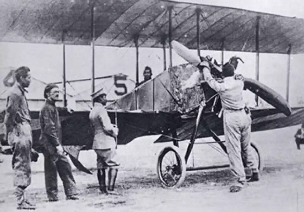 El primer vuelo registrado en México ocurrió en 1908 en los llanos de Pachuca a cargo del ingeniero Juan Guillermo Villasana. (Foto: Cortesía www.inehrm.gob.mx)