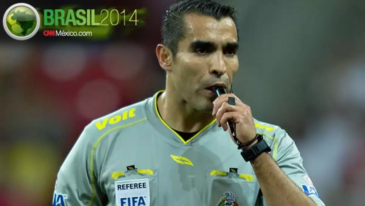 El árbitro mexicano Marco Antonio Rodríguez arranca este martes su participación en el Mundial de Brasil 2014
