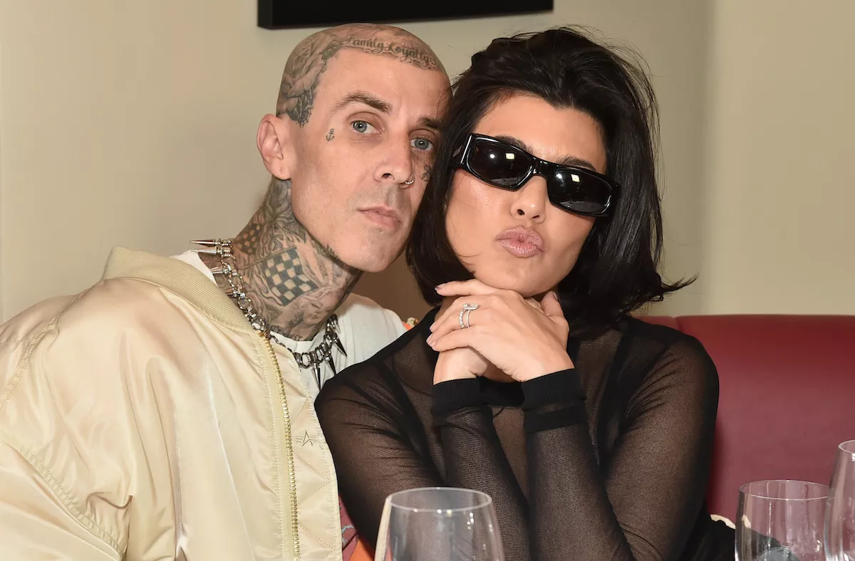 Travis Barker and Kourtney Kardashian posaron juntos