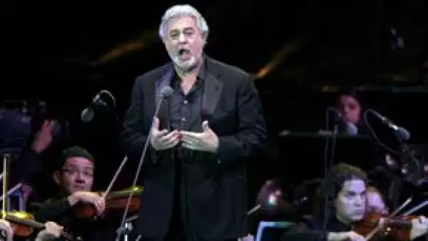 El tenor español reapareció al final del primer acto en una recreación de la última escena de Parsifal de Wagner, una representación de 1903 del templo del Santo Grial.