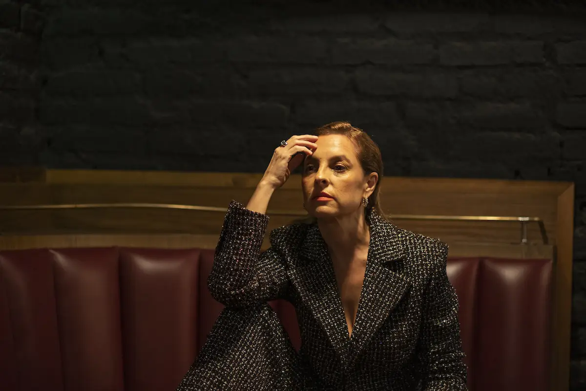 Marina de Tavira, cumple temporada en el teatro Helénico de la Ciudad de México de la obra de teatro Consentimiento. 