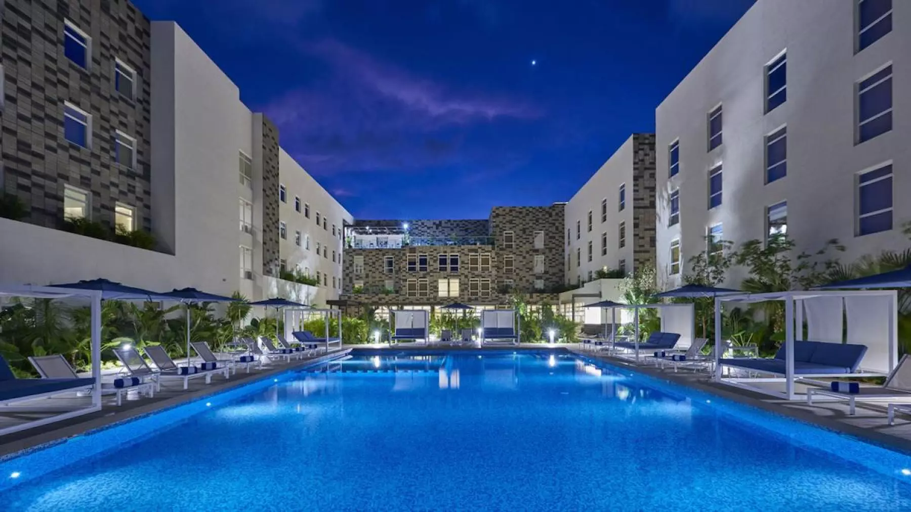 hotel-quintana-roo-cancun-aereopuerto-riviera-city-express-suites-fachada-1.jpg