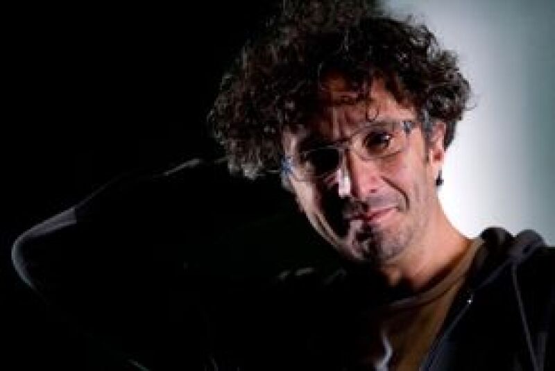 El músico argentino tiene casi terminados los temas de su próximo disco, mientras que el guión para una nueva película que llamaría `Novela´ quizás pueda terminarlo a mediados del 2010.