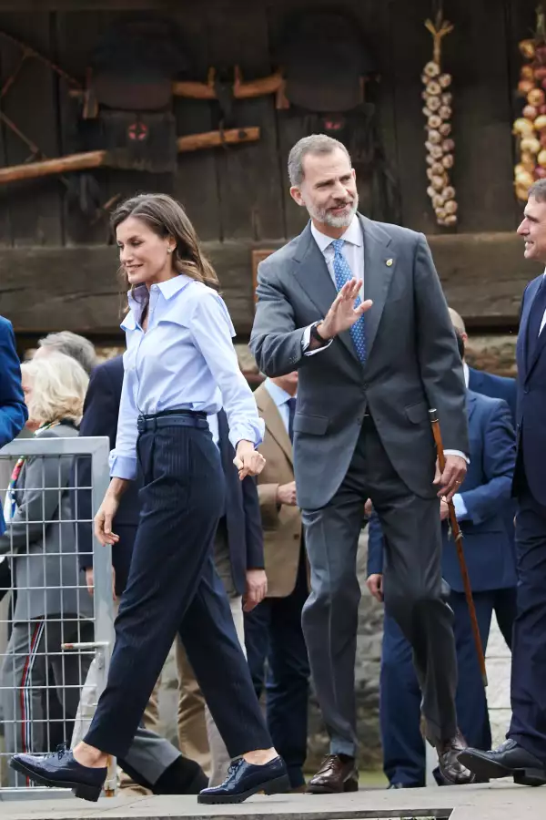 Así lució la reina Letizia con su look masculino