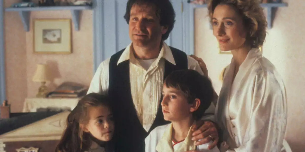 Amber Scott fue la encargada de dar vida a aquella adorable niña, que después de 25 años, ha cambiado considerablemente y ahora es una guapa mujer.