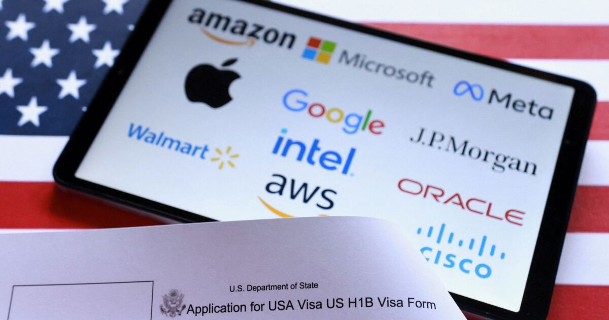 Apple ve Google, H-1B vizesi olan işçilerden ülkeyi terk etmemelerini istiyor